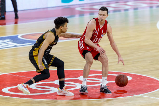 而且拥有堪 而且拥有堪